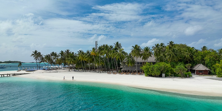 Taking sandbank tours is one of the best things to do on Maafushi Island for travellers.
