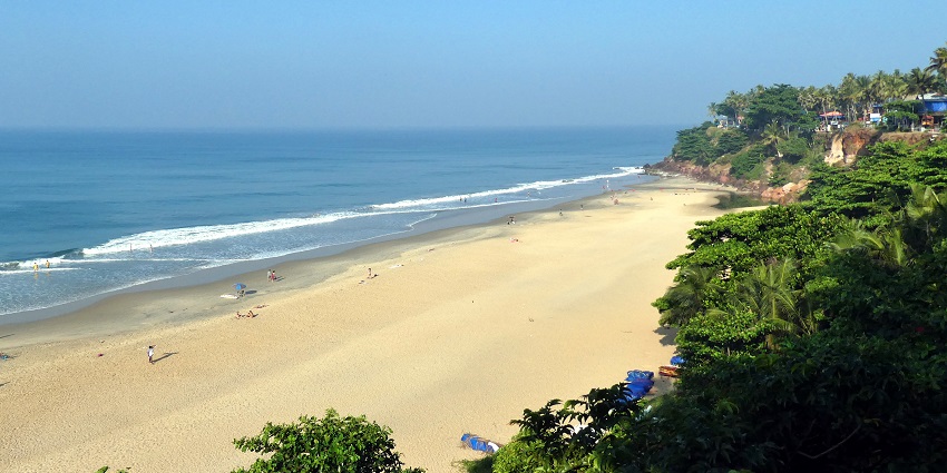 Choose to explore the historical Anchuthengu Fort in Kerala during the winter season.