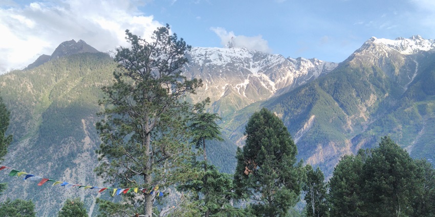 A beautiful view of tall mountains from the Sangla Valley