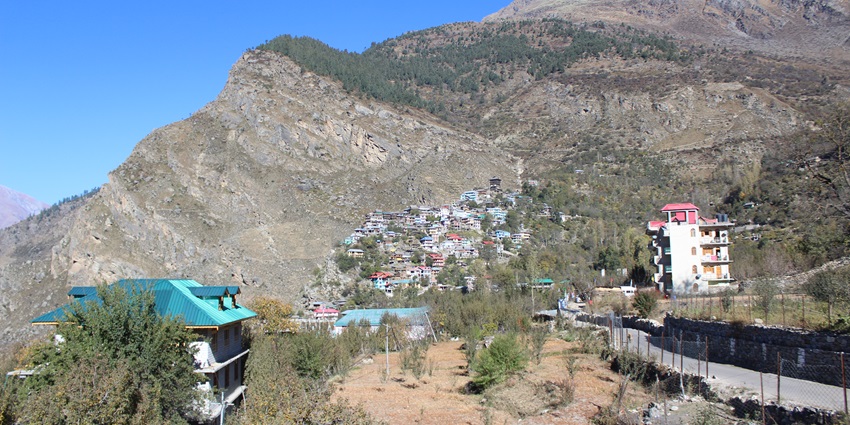A picture of a majestic hill station in Himachal Pradesh, taken from a nearby valley