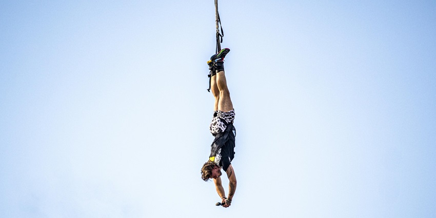 Enjoy the thrilling bungee jumping in Thailand in the heart of Pattaya City at Sanok Park.