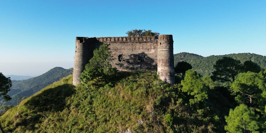 Panoramic view of scenic the Sapni Fort - Things to do in Kalpa in Himachal Pradesh