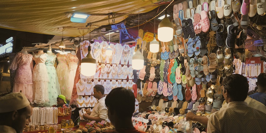 Sarojini Nagar Market is considered amazing for shopping of the latest fashion products.