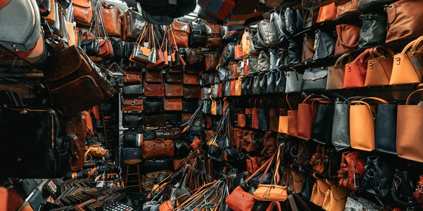 Sarojini Nagar market is of the most vibrant places to visit near Iskcon temple for all.