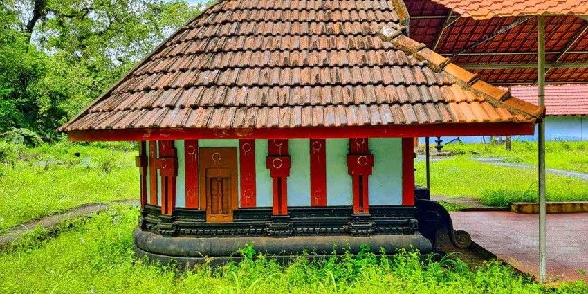 Witness intrinsic historical architecture of the Sasthamangalam Mahadevar Temple.