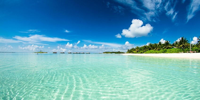 Vibrant photo of the deep blue sea with calm, sparkling waters - beaches in Krabi.