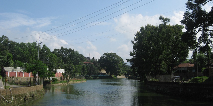 This lake offers many panoramic views for tourists along with boating and bird watching experience