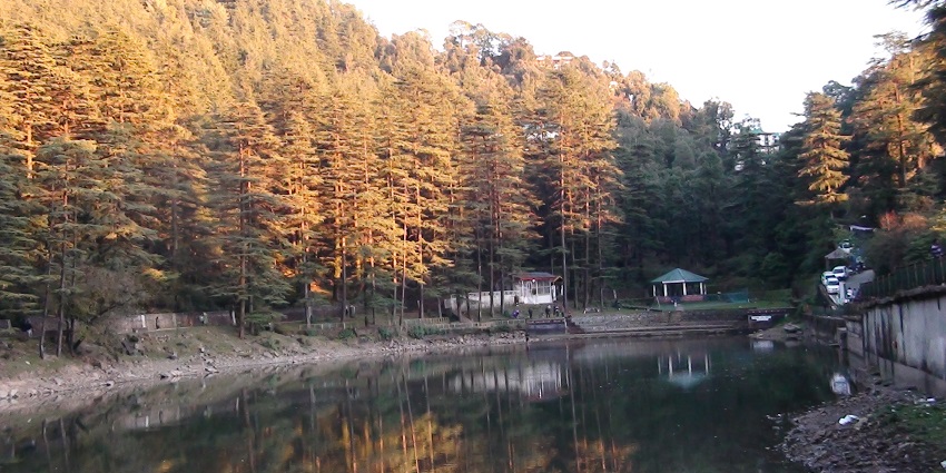 Along with the enchanting environment this lake also offers spiritual and religious significance
