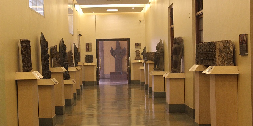 This museum has an amalgam of historical sculptures, statues, documents and coins
