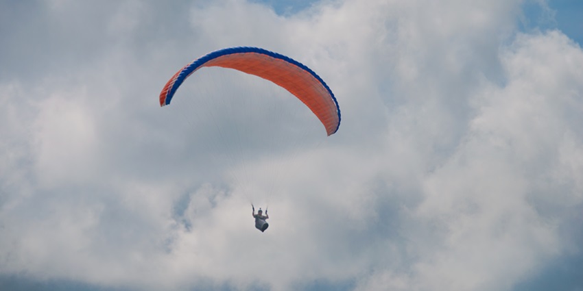 Sea Life Watersports Dubai offers an exemplary experience for paragliding in Dubai.