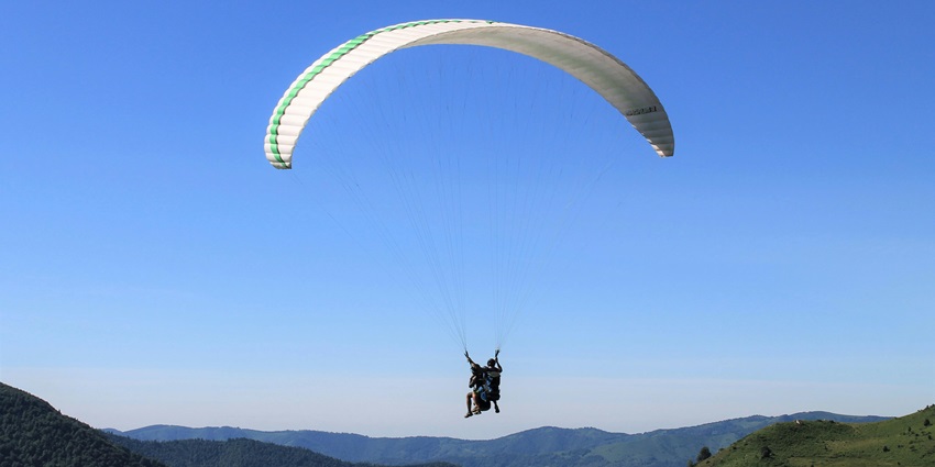 With Seawake Water Sports & Yacht Rental, you can have an ultimate paragliding experience.