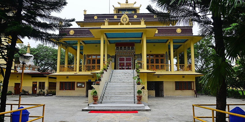A fascinating view of Sed Gyued Monastery in West Bengal for travellers to explore.
