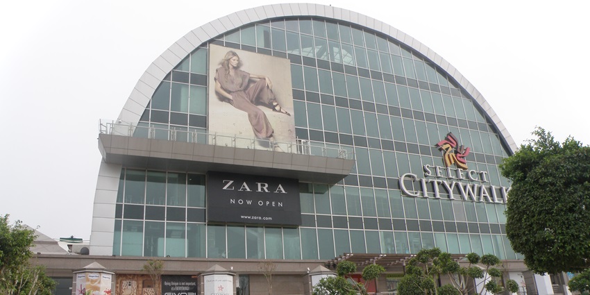 A glimpse of the splendid Select Citywalk in Saket, a haven for shopping enthusiasts.