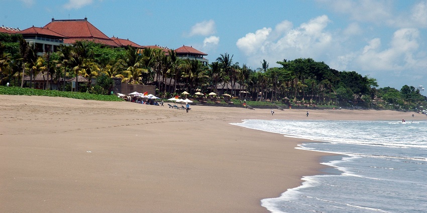 Seminyak Beach is an elegant beach in Denpasar that has expansive views and stylish shores