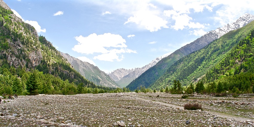 Seoj Meadow is a beautiful valley with greenery all around, which you can travel to by horseback