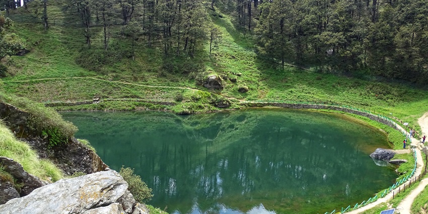Trekking to Serolsar Lake via forests is one of the best things to do in Tirthan Valley.