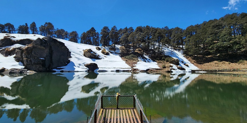 Witness the beautiful views of Serolsar Lake on your trip to Himachal Pradesh.