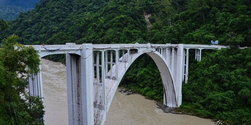 This bridge, one of the best places to visit in Siliguri for couples, offers views of Teesta.