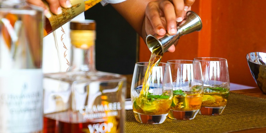 Shanghai Bar is one of the top and the most amazing clubs for every traveller to explore.