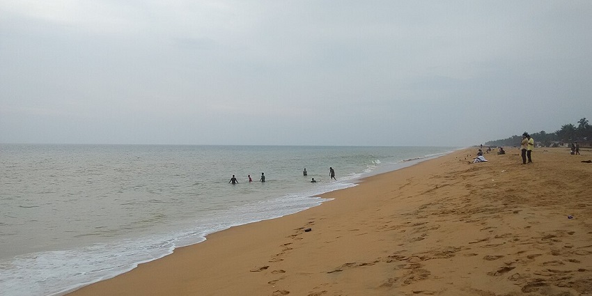 Bask in the sun along the sandy shores of striking Shanghumukham Beach in Kerala.