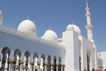 Seek blessings from this mosque of Abu Dhabi and make your trip a great experience.