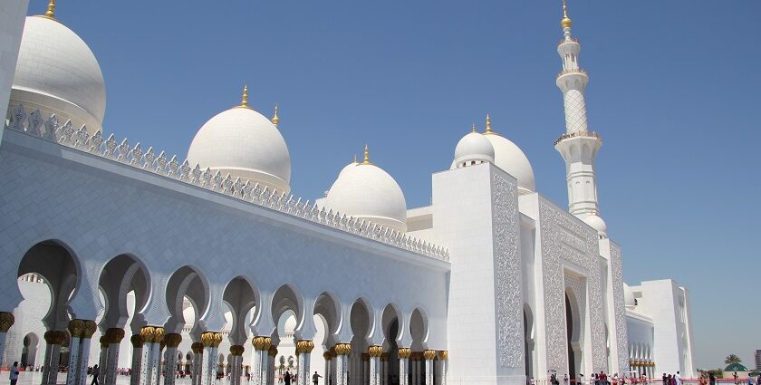 Seek blessings from this mosque of Abu Dhabi and make your trip a great experience.