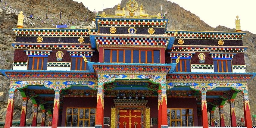 This monastery offers a serene ambience with many courses of meditation and philosophy