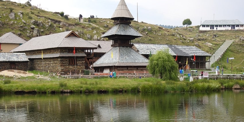 Shikari Devi Temple is one of the temples in Mandi that offers beautiful view to visitors.