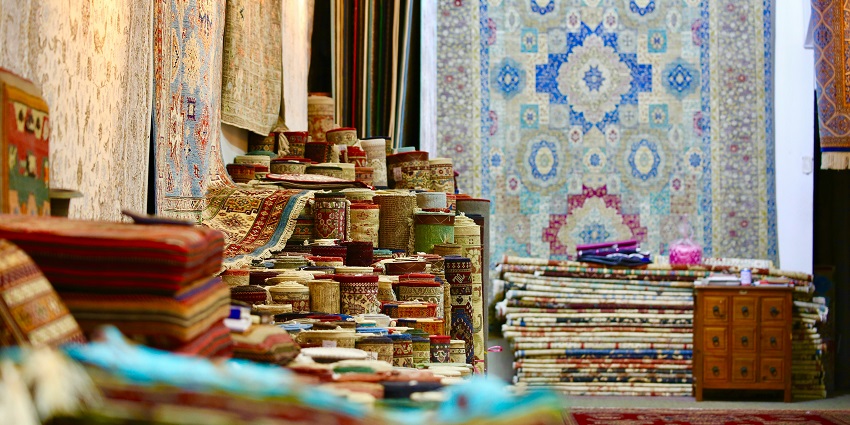 The Handloom & Handicrafts Emporium lets visitors explore amazing handcrafted items.