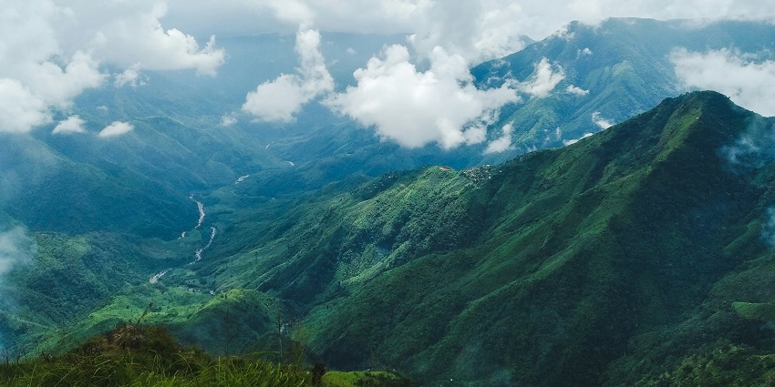 Explore the scenic surroundings of Shillong Peak and cherish some panoramic views.