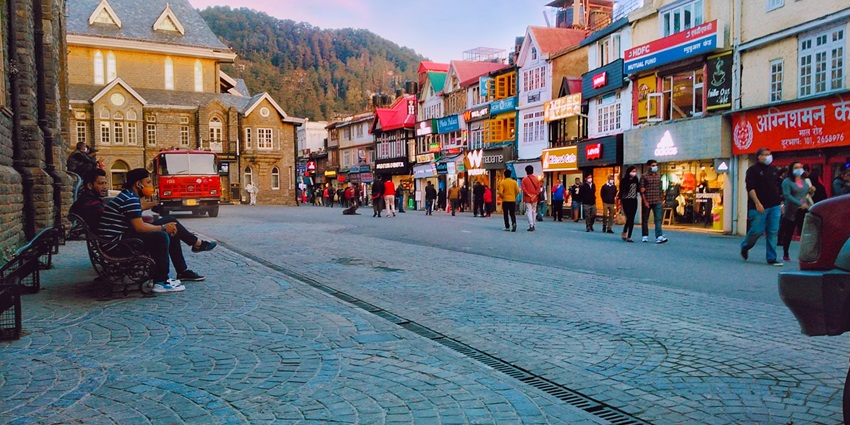 Snow laden Shimla mall a perfect place to dine and shop while on trip to Himachal