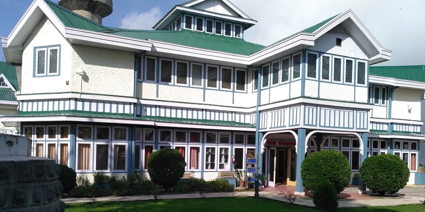 This museum, displaying history, art, and archaeology of the state, is a great place to visit in Shimla in December.