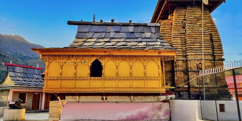 Beautiful Manikarn shiva temple which houses the famous manikarn hot spring in its vicinity