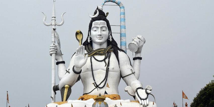 Enjoy the Maha Shivaratri festival at this temple and take part in the dance festivities