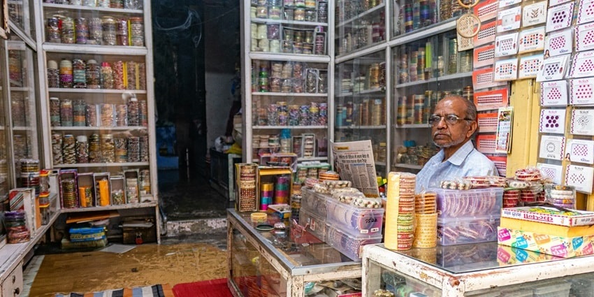 Head to the famous marketplaces & enjoy shopping, one of the things to do in Silvassa.