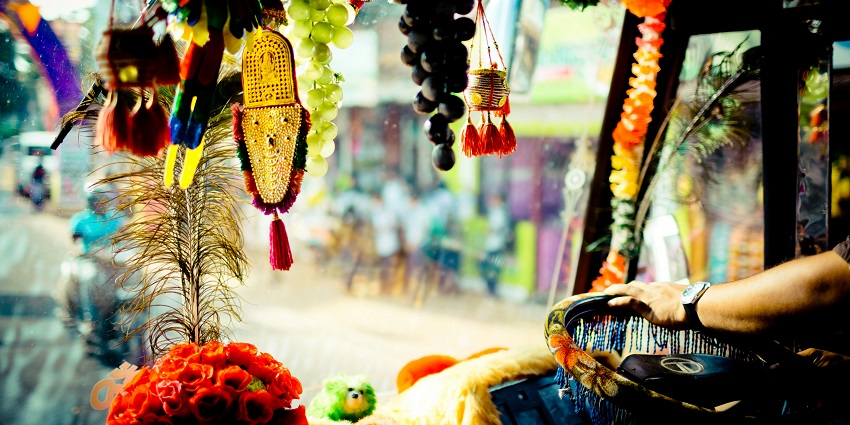 After exploring the Aranmula Temple, you can visit nearby surroundings for shopping.