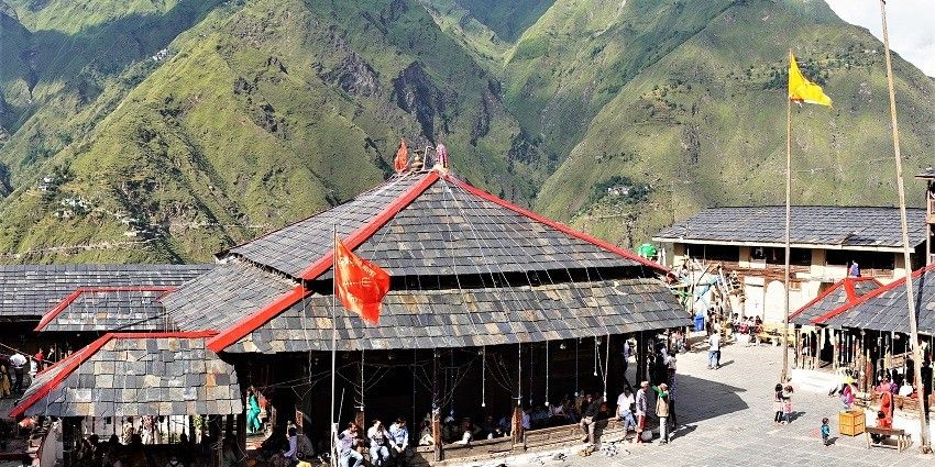 Shri Lutru Mahadev Temple is atop a hill and offers picturesque views of the surrounding valleys.