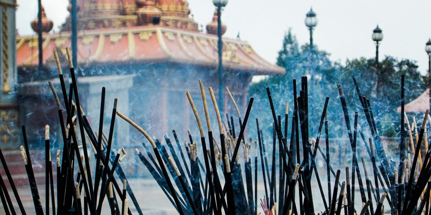 An astonishing view of the Siddheshwar Dham, one of the serene Sikkim temples.