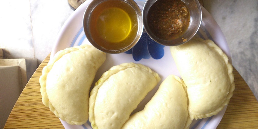 There is a great variety of dining options to choose from near the Kamlah Fort in H.P.