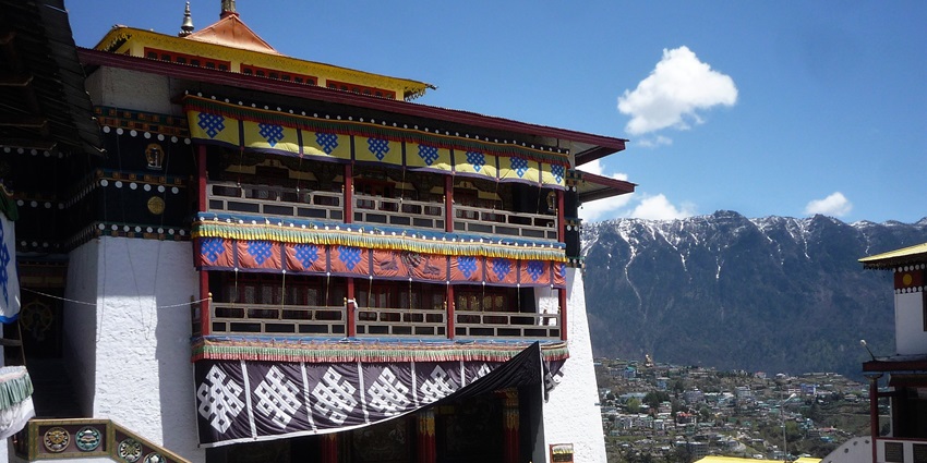 Pеrchеd atop a hill, the attraction offers breathtaking views of thе surrounding area.