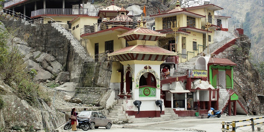 Sidhh baba temple situated amidst the rocky hills is one of the most sacred places in Chail