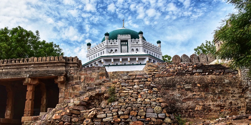 Sidhout Fort is an ancient historical fort that is located on the banks of the Pennar River