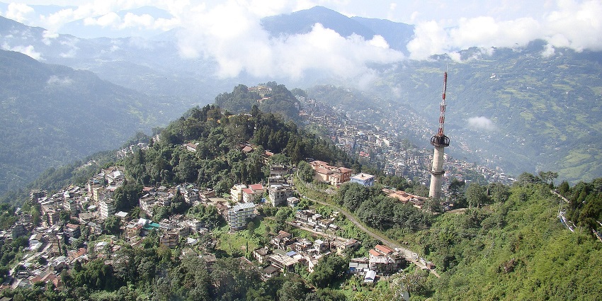 Gangtok is a traditional city with a modern charm, being an entrance to Tsomgo Lake and Nathula Pass.