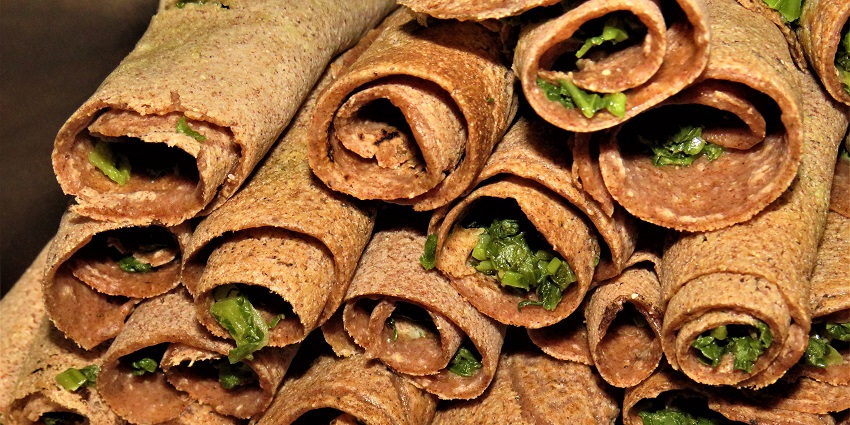 Tourists can enjoy the traditional Sikkim food in restaurants near the Pelling Monastery.
