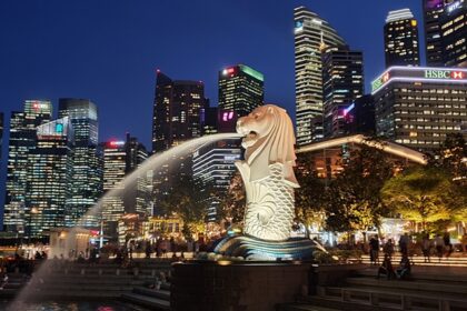 Singapore Skyline with Merlion in the foreground makes a mesmerising view for any tourist to be awe-struck.