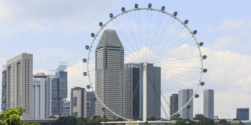 Singapore Flyer, one of the world’s largest Ferris wheels, shouldn’t be missed among things to do in Singapore.