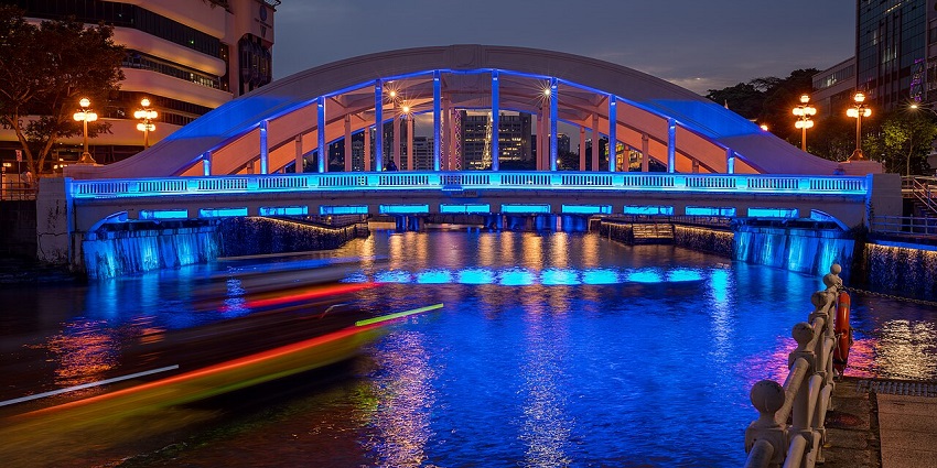 A scenic nightlife experience in Clarke Quay on a river cruise