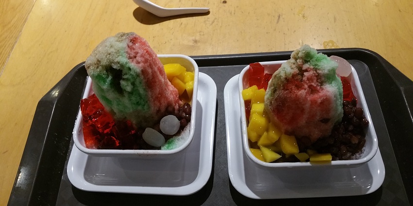 Singapore food is a major attraction to relish on your trip to Changi beach.