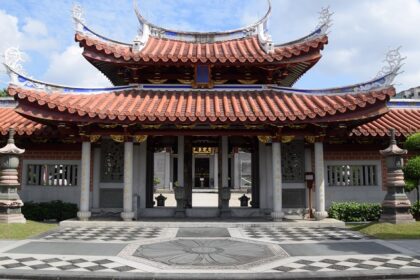 A picture of an ancient Chinese-architecture temple in Singapore