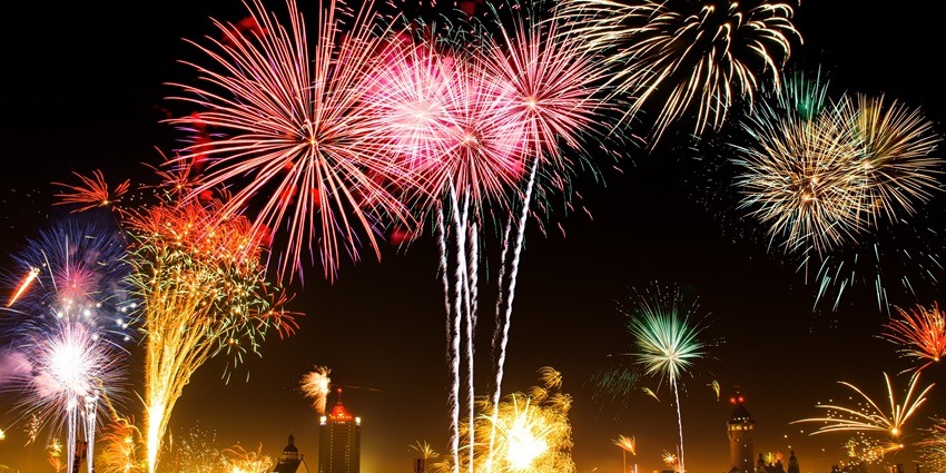 Enjoying a new year party at The Sonnet with a lavish buffet can be a great choice.